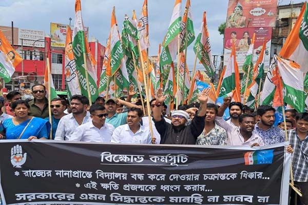 youth congress nsui gharaoed tripura cms residence protesting school merger