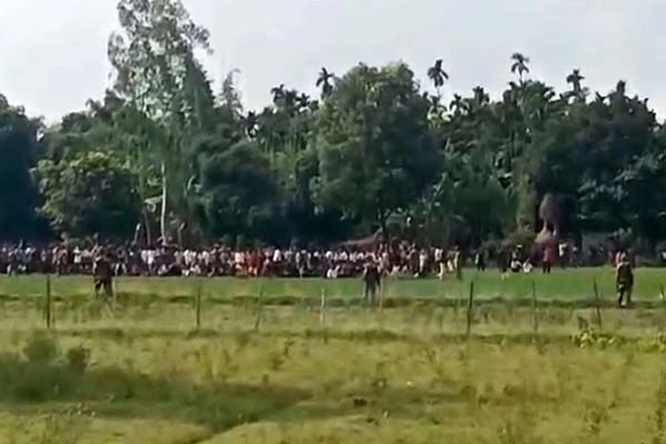 bangladeshi hindus taking shalter at the indian border- seeking help