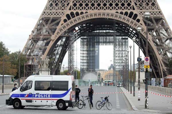 eiffel tower area  evacuated hours before closing ceremony of olympics 2024