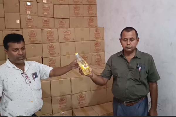 illegal sale of edible oil of bangladesh in agartala local market