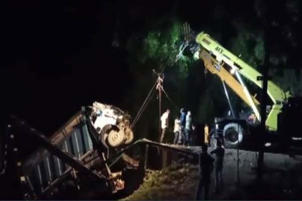 bridge on harang river in assam collapsed normal life badly affected- army takes over the front