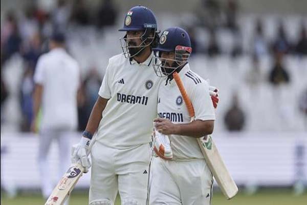leeds test  england needs 350 runs on the last day