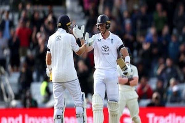 india lost the leeds test by 5 wickets- england lead the series 1-0