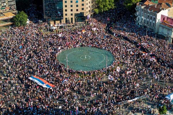 protests in serbia demanding resignation of president