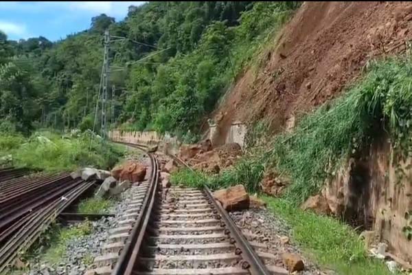 landslide in dima hasao- tripura barak isolated by rail again