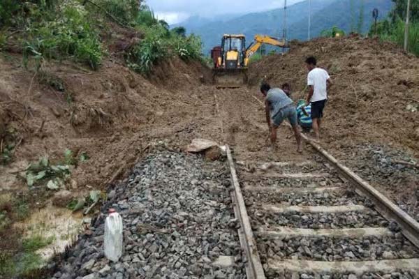 normalcy yet to restore in lamding-badarpur hilly route- more trains cancelled- suffering for tripura continue