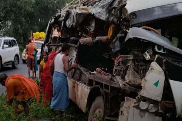 at least 18 kanwariyas killed in tragic bus-truck collision in jharkhand’s deoghar district