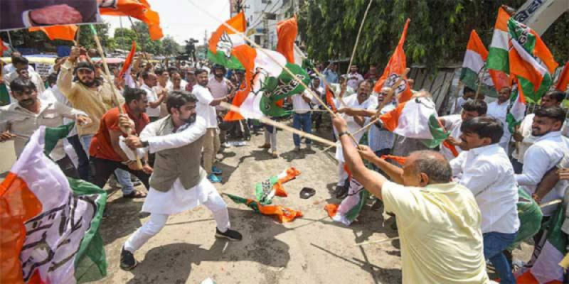 abuse of pm during rahuls visit bjp-congress workers clash in patna muzaffarpur