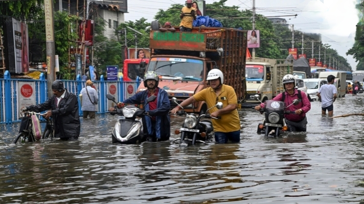 kolkata grapples with flooding after heavy downpour
