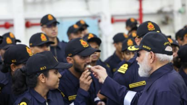 pm modi celebrates diwali aboard ins vikrant calls it symbol of india’s power and self-reliance
