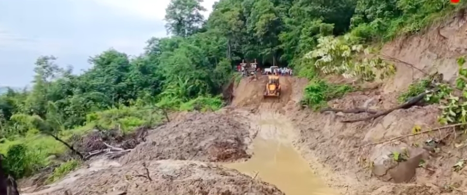 landslide halts traffic on nh-27 in dima hasao hundreds stranded