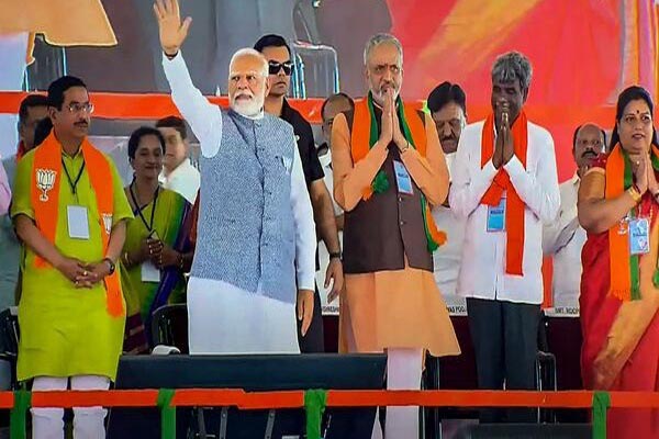 pm modi holds back to back rallies in karnataka- hits congress