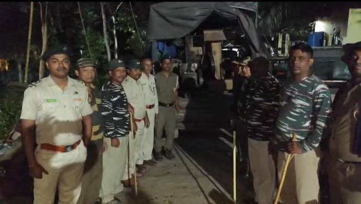 forest dept seizes illegal sawmill in banshibari jungle