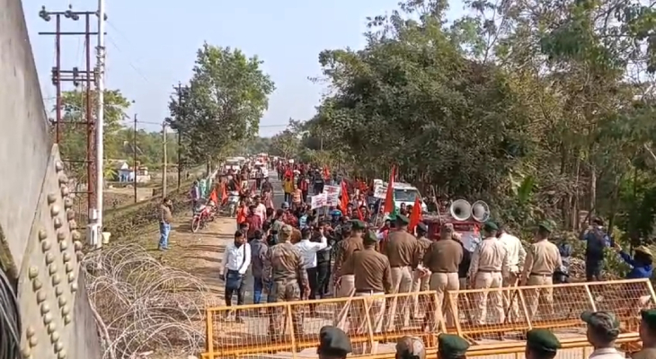 vhp seeks ban on bangladeshi goods after border protest