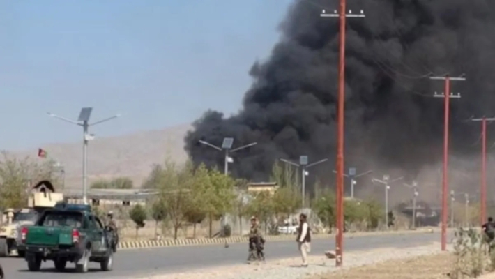 pakistan airstrikes hit afghan border areas on early sunday