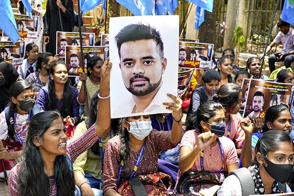 karnataka sex scandal fresh lookout notice issued against mp prajwal revanna