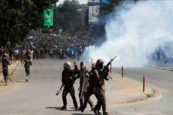 kenya angry people attacks parliament protesting govts policy