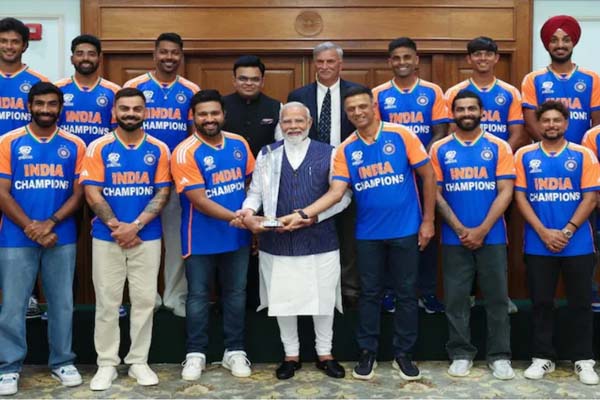 pm modi meets t20 world cup winning squad of team india